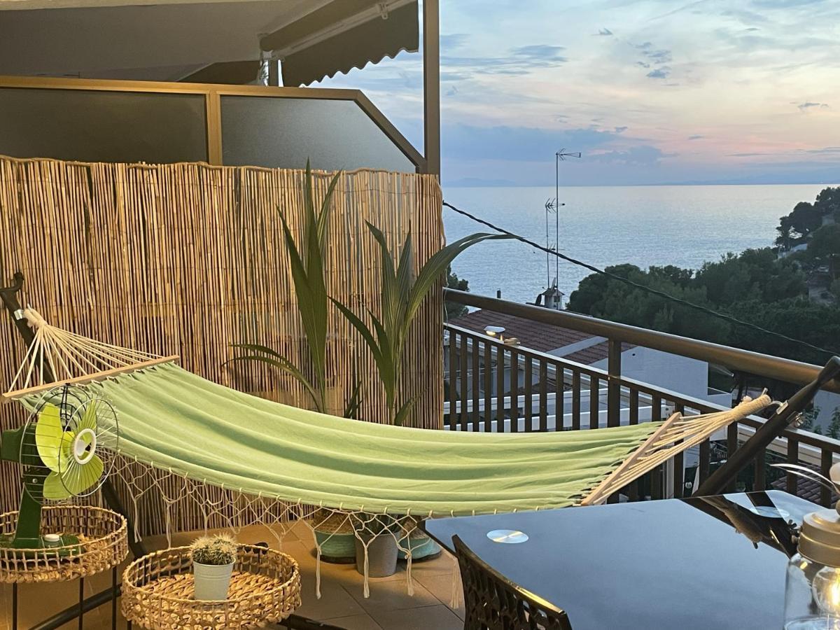 Beach Front Retro Hideaway In Салоу Экстерьер фото