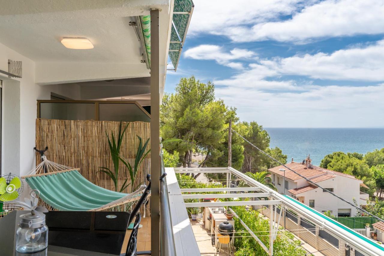 Beach Front Retro Hideaway In Салоу Экстерьер фото