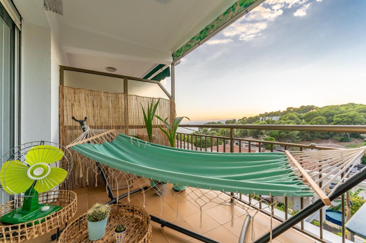 Beach Front Retro Hideaway In Салоу Экстерьер фото