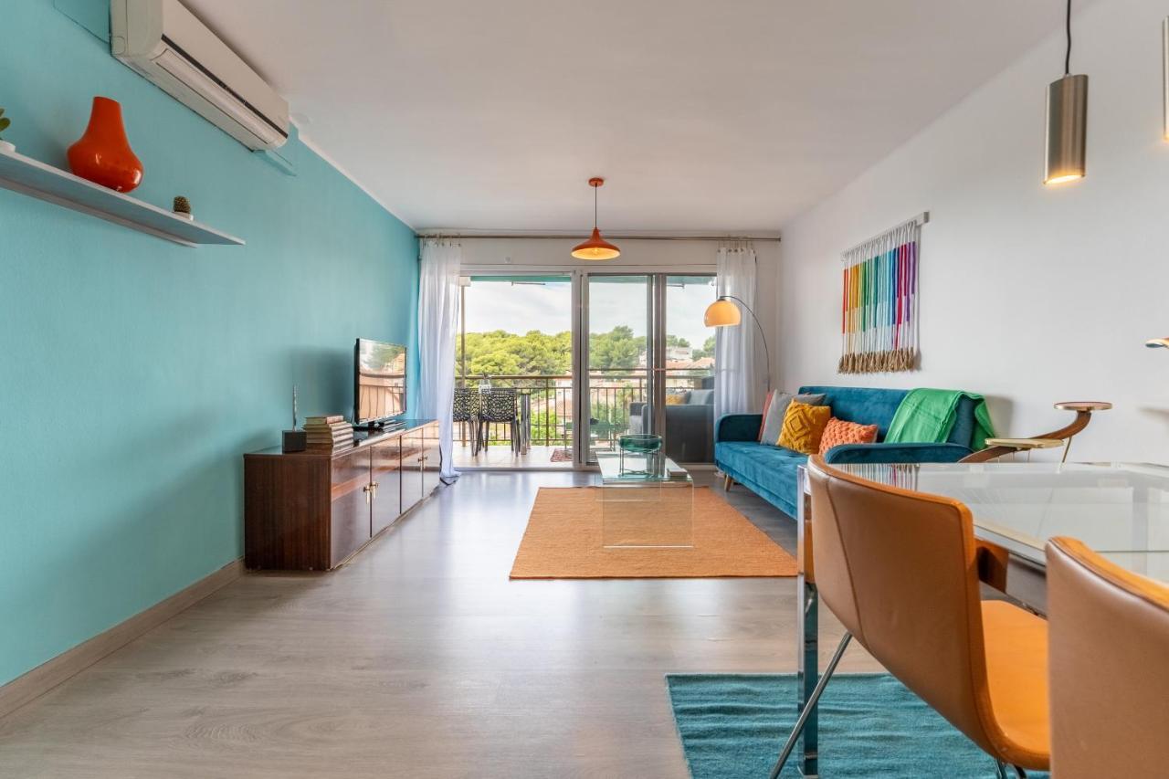 Beach Front Retro Hideaway In Салоу Экстерьер фото
