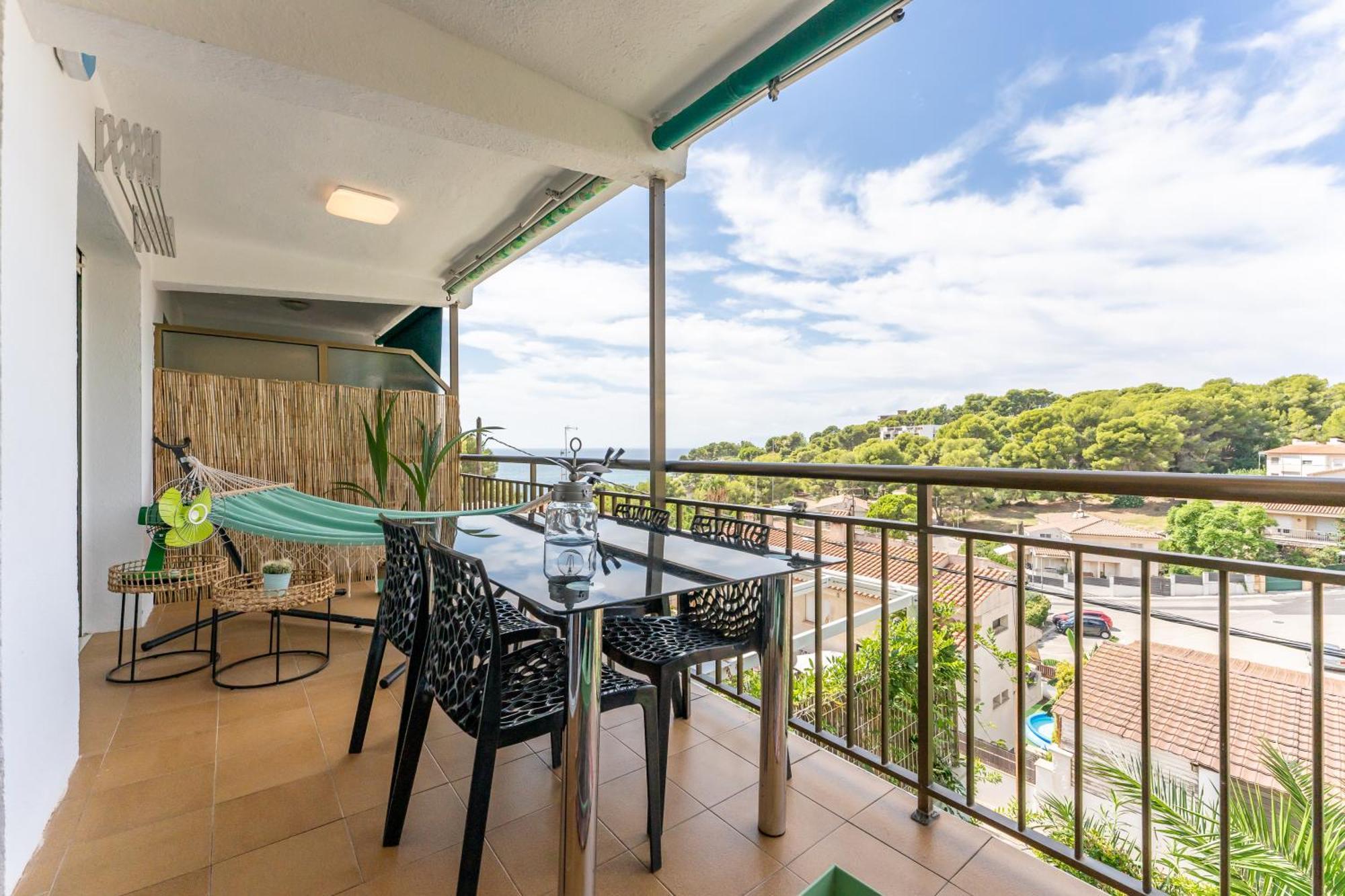 Beach Front Retro Hideaway In Салоу Экстерьер фото
